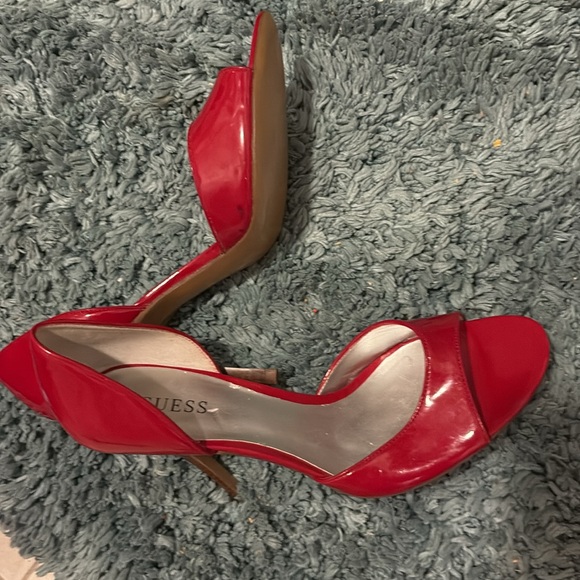 Guess heels exterior looks brand new, patent leather - Picture 2 of 5